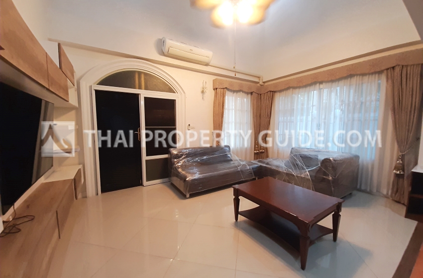 House with Shared Pool in Sukhumvit 